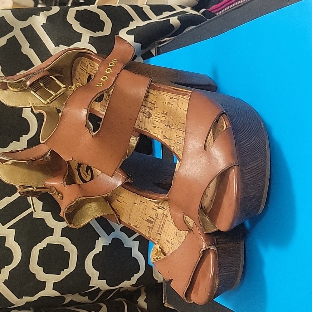 Wooden Wedge Shoe